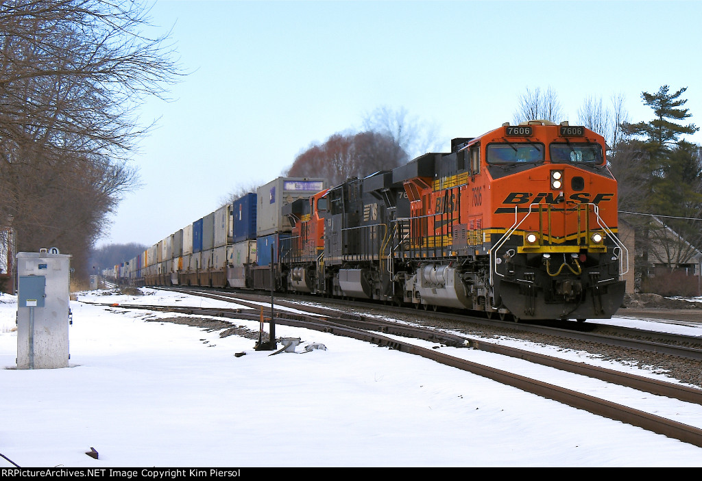 BNSF 7606